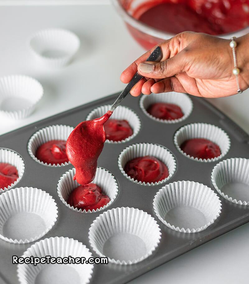 making red velvet cupcakes