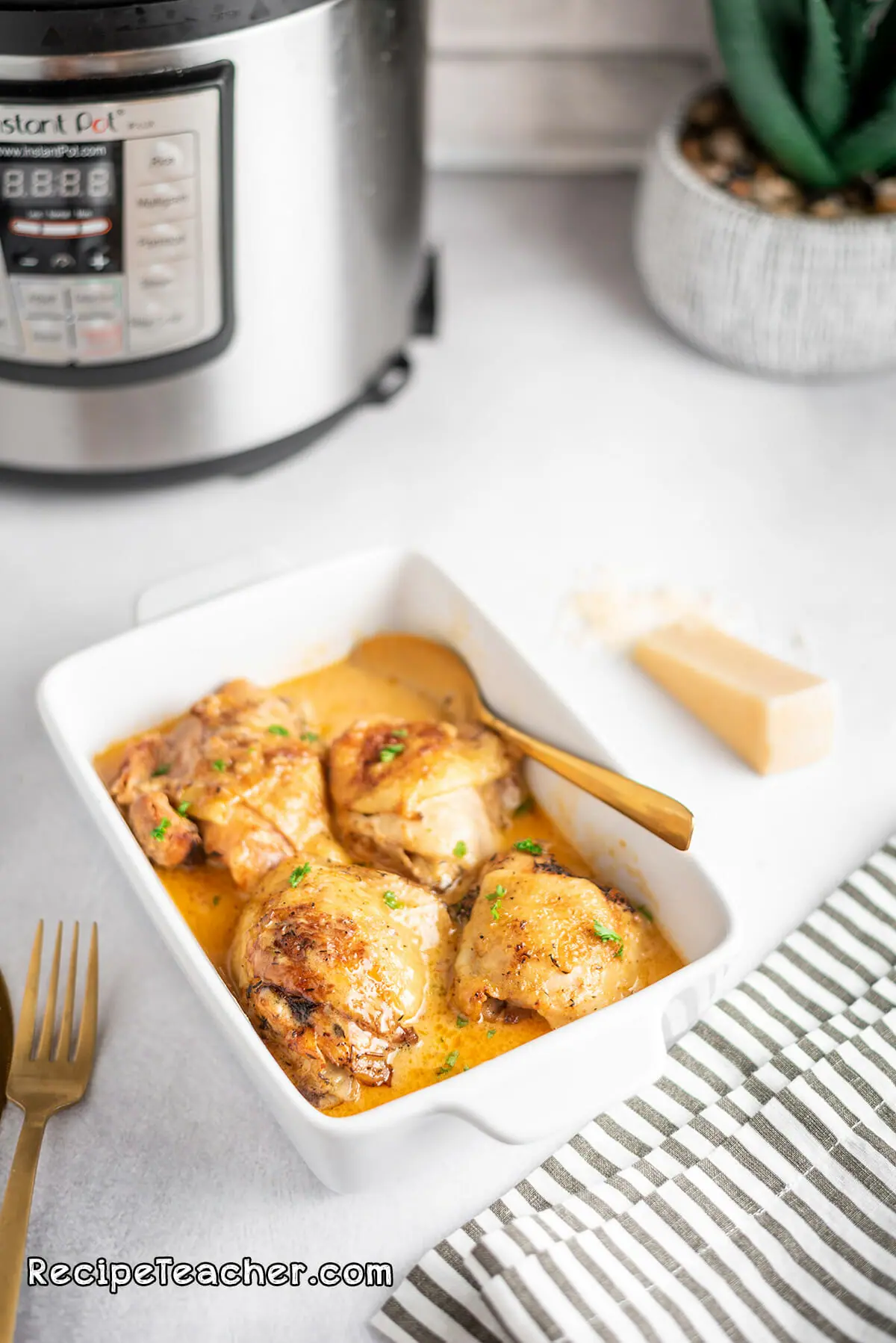 Recipe for Instant Pot creamy garlic chicken thighs