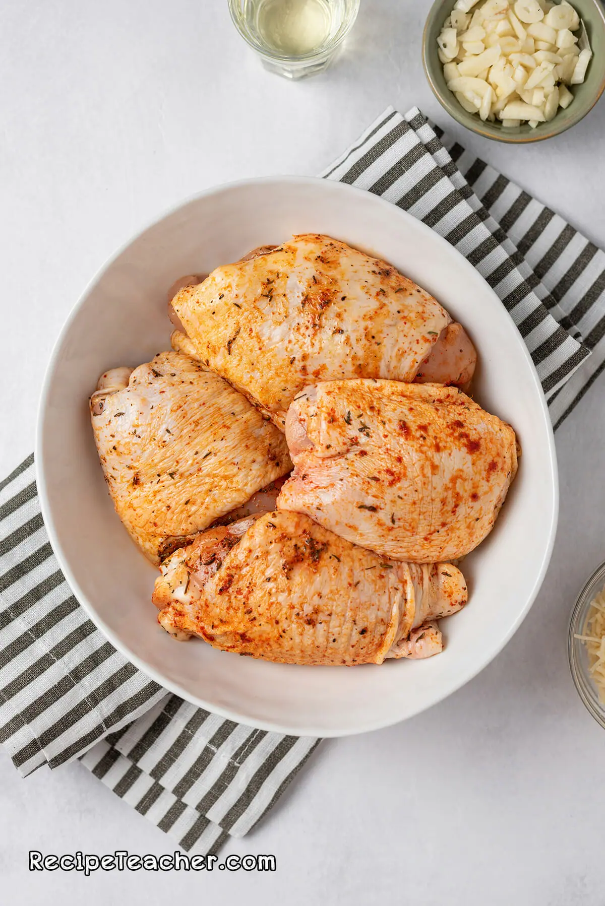 Recipe for Instant Pot creamy garlic chicken thighs.