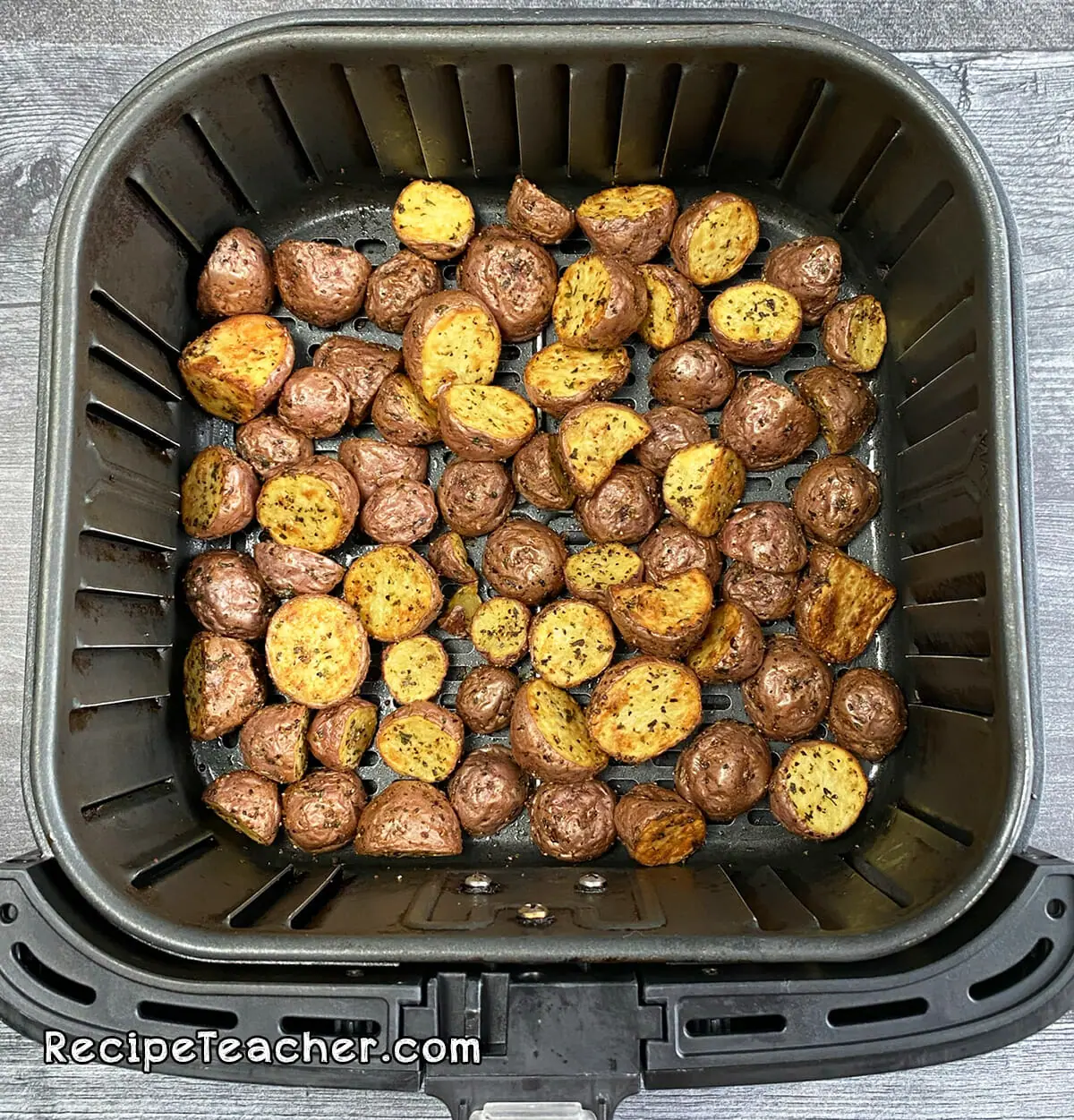 air fryer garlic herb roasted potatoes