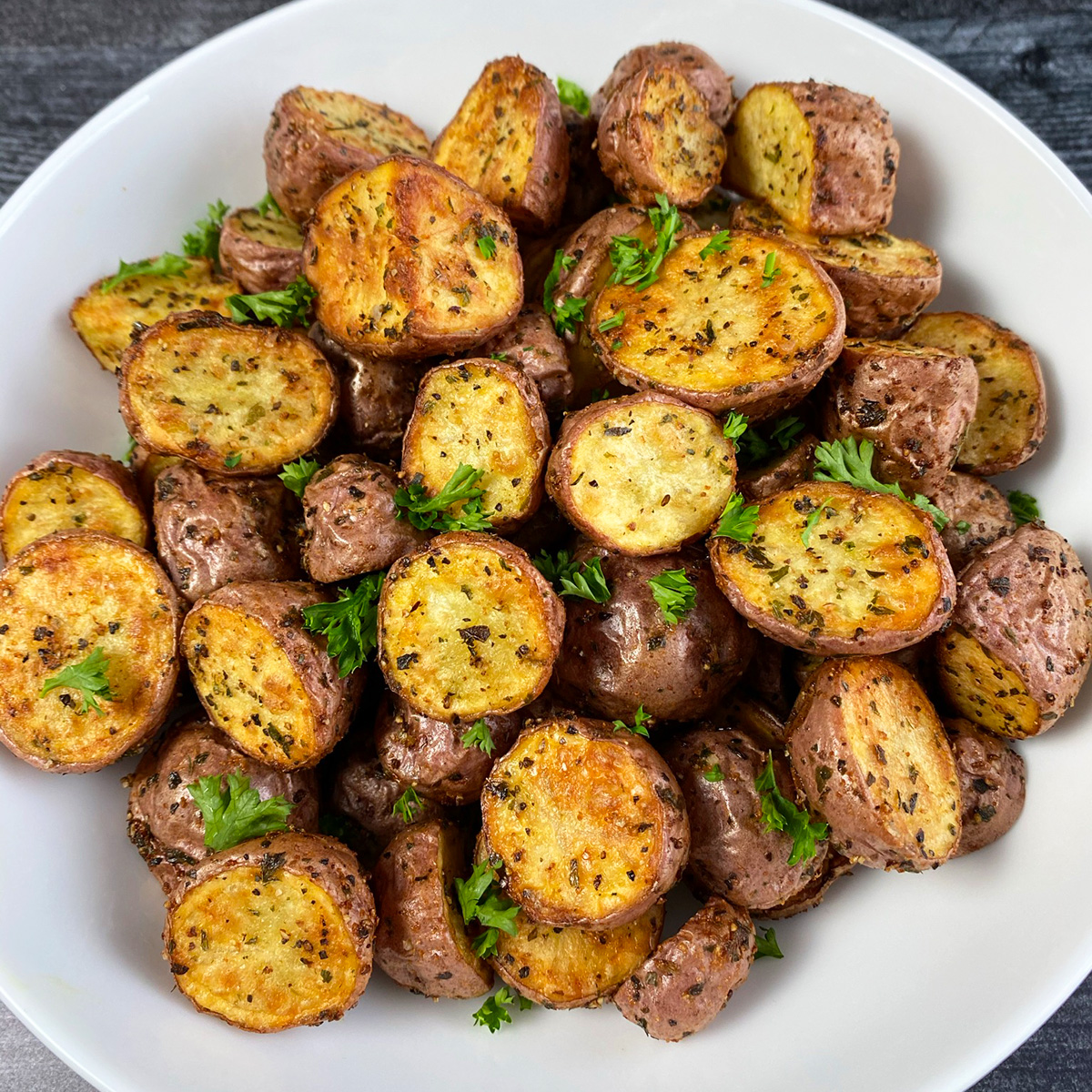 Baby potatoes with garlic and herb seasoning and roasted to perfection in an air fryer.