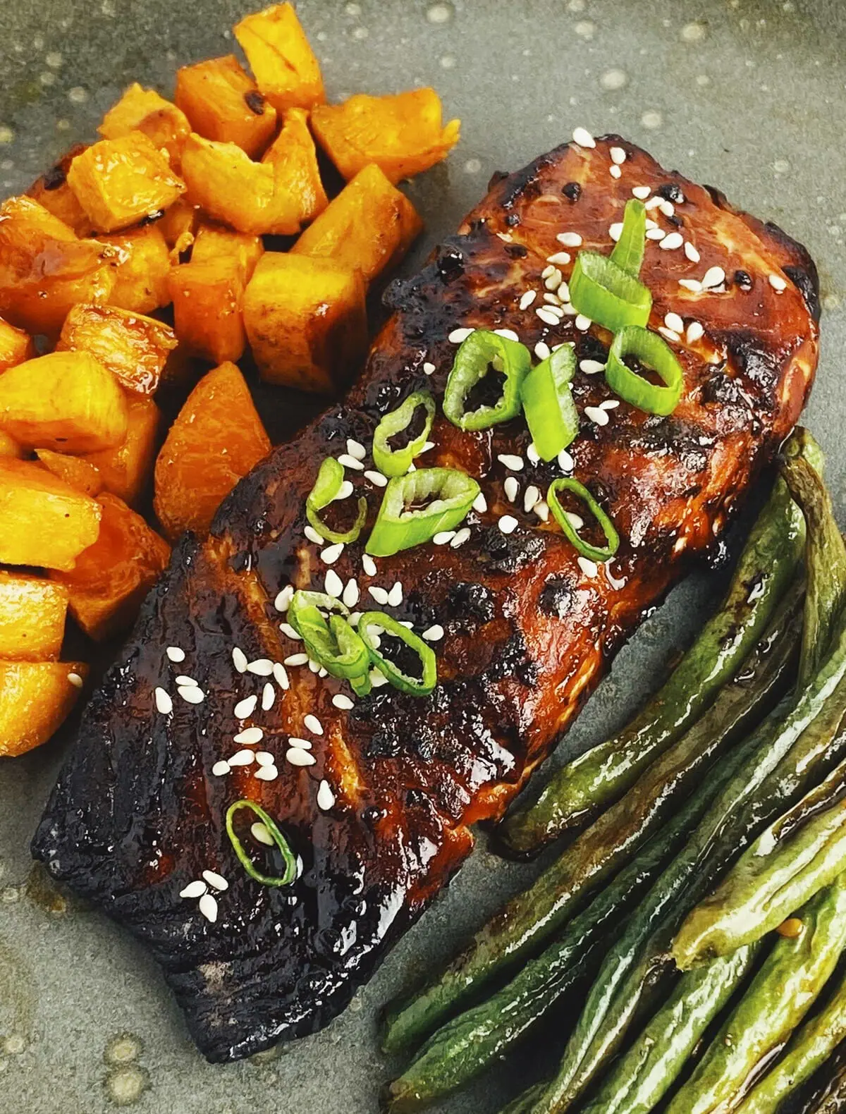 Recipe for sweet and spicy air fryer Asian salmon