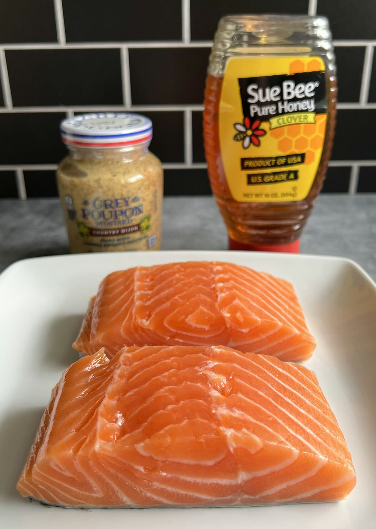 Ingredients to make air fryer honey mustard salmon