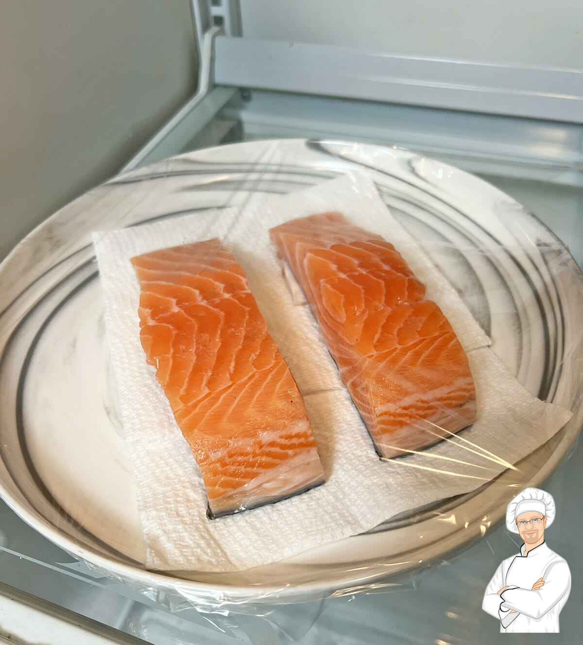 Using the refrigerator method to defrost salmon