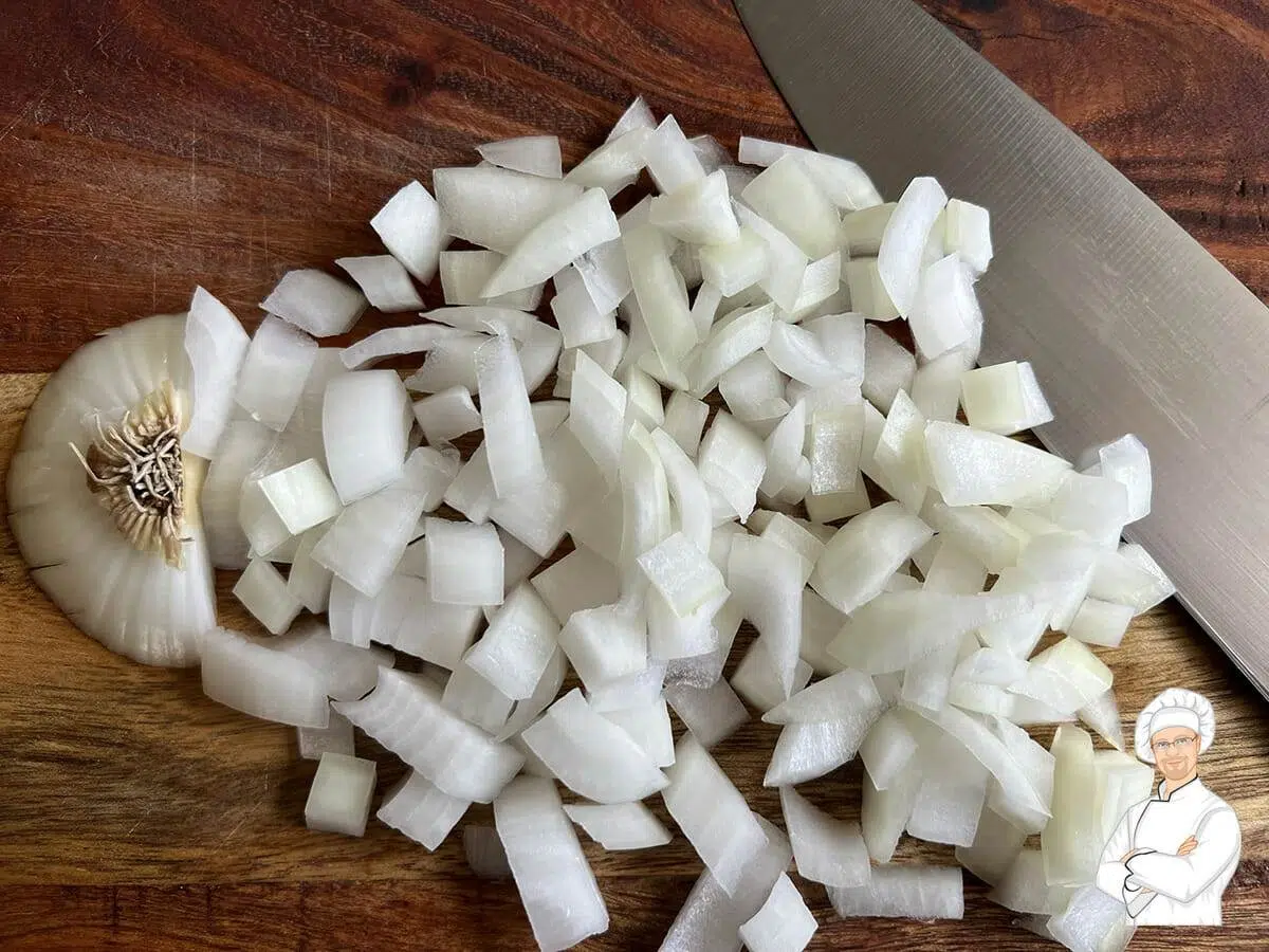 How to peel and chop an onion