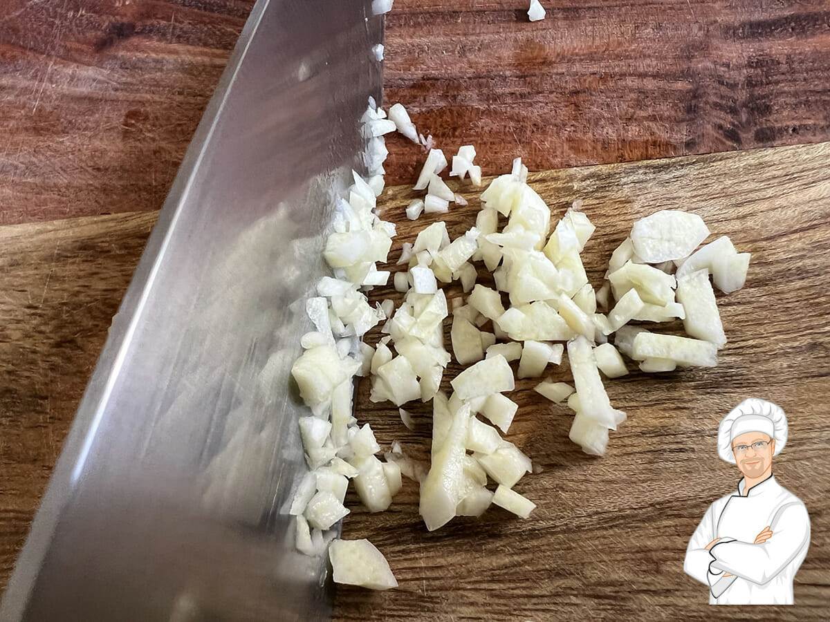 Mincing garlic