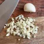 We show you the clear and simple way to peel and mince garlic.