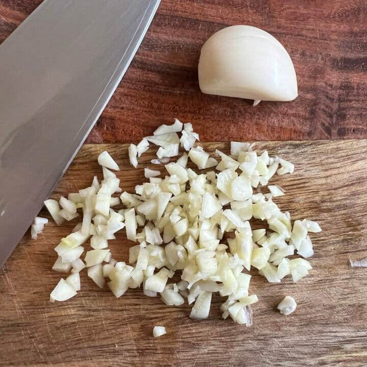 How to Peel and Mince Garlic RecipeTeacher