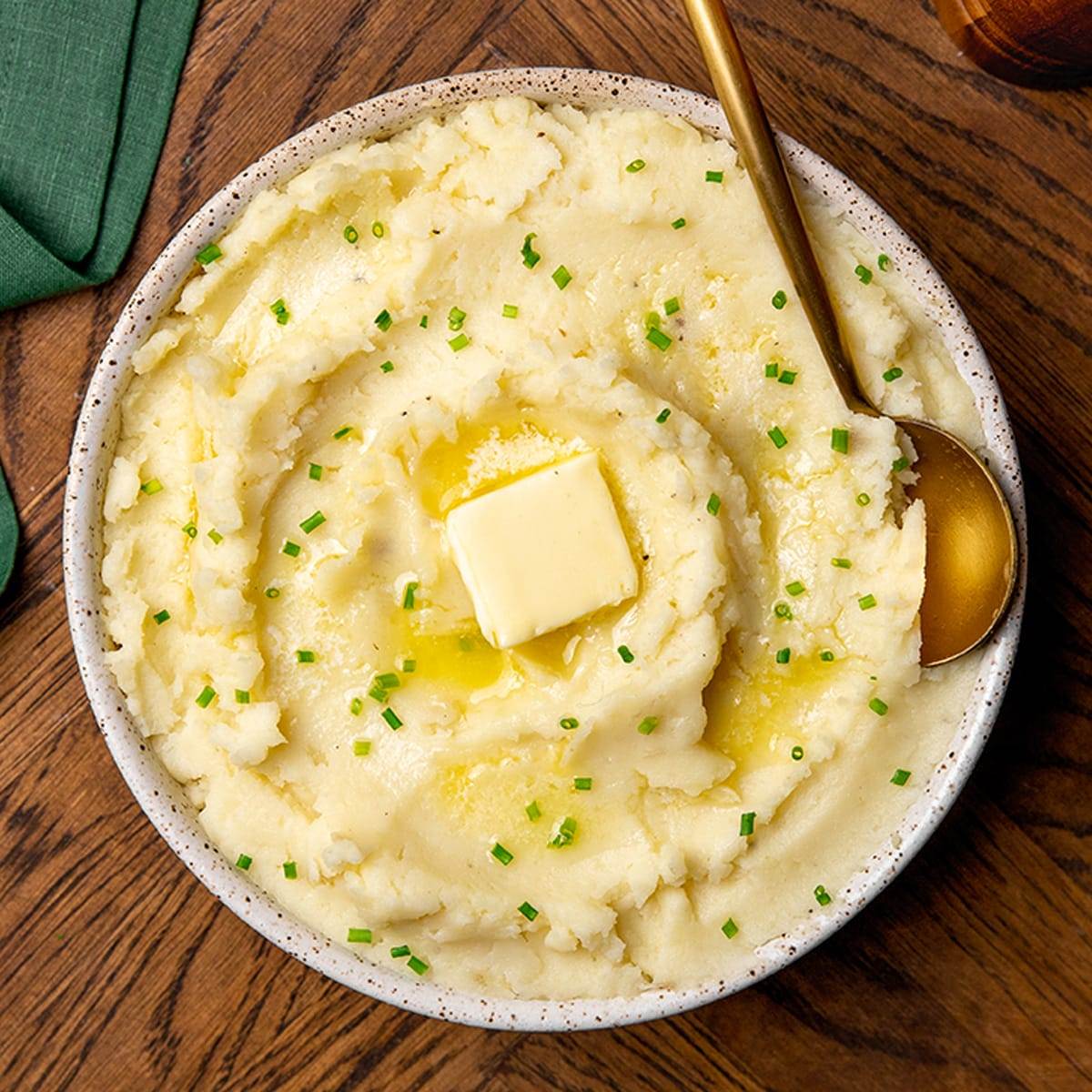 A bowl of mashed potatoes