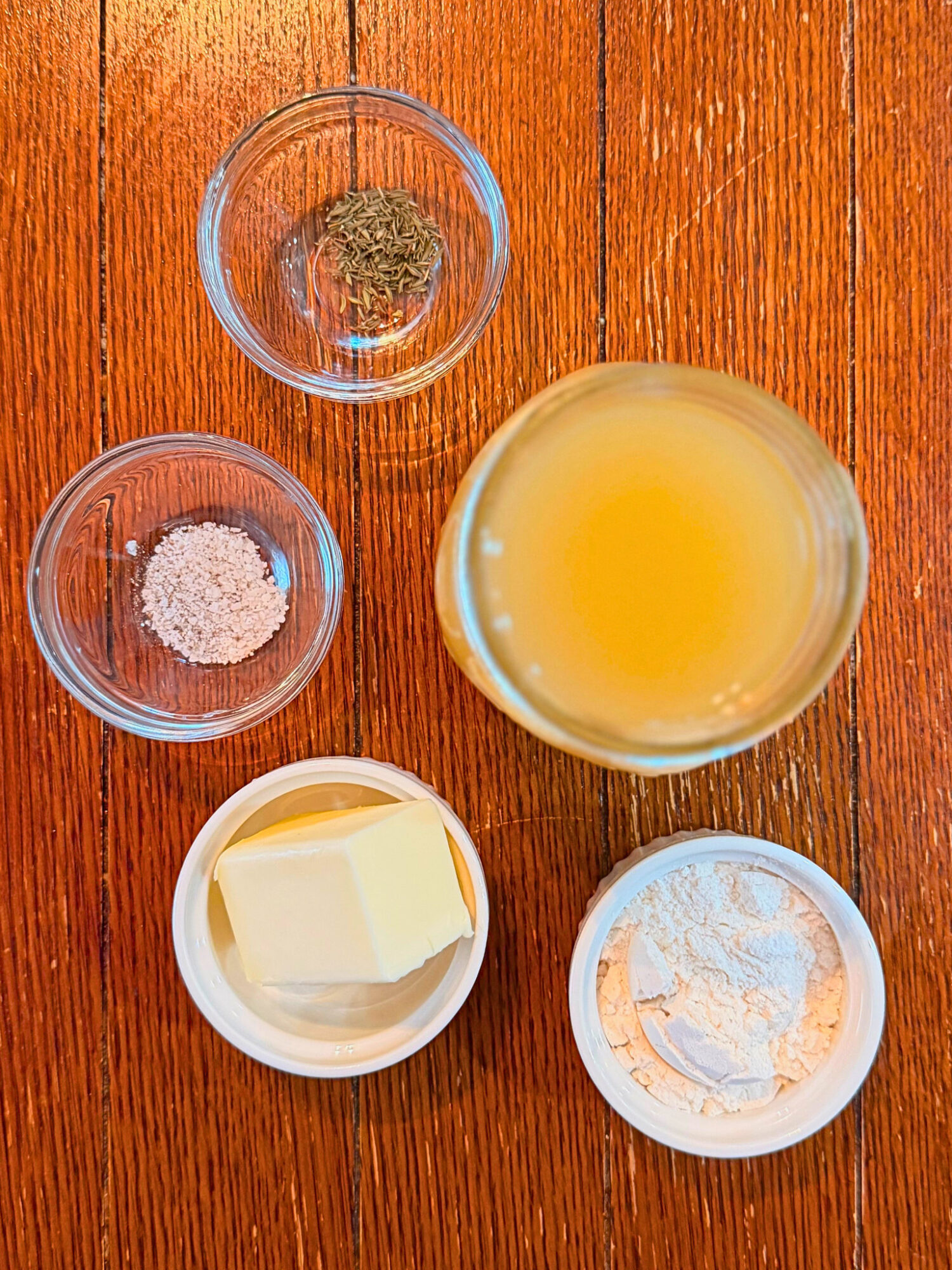 Ingredients for the best damn turkey gravy.