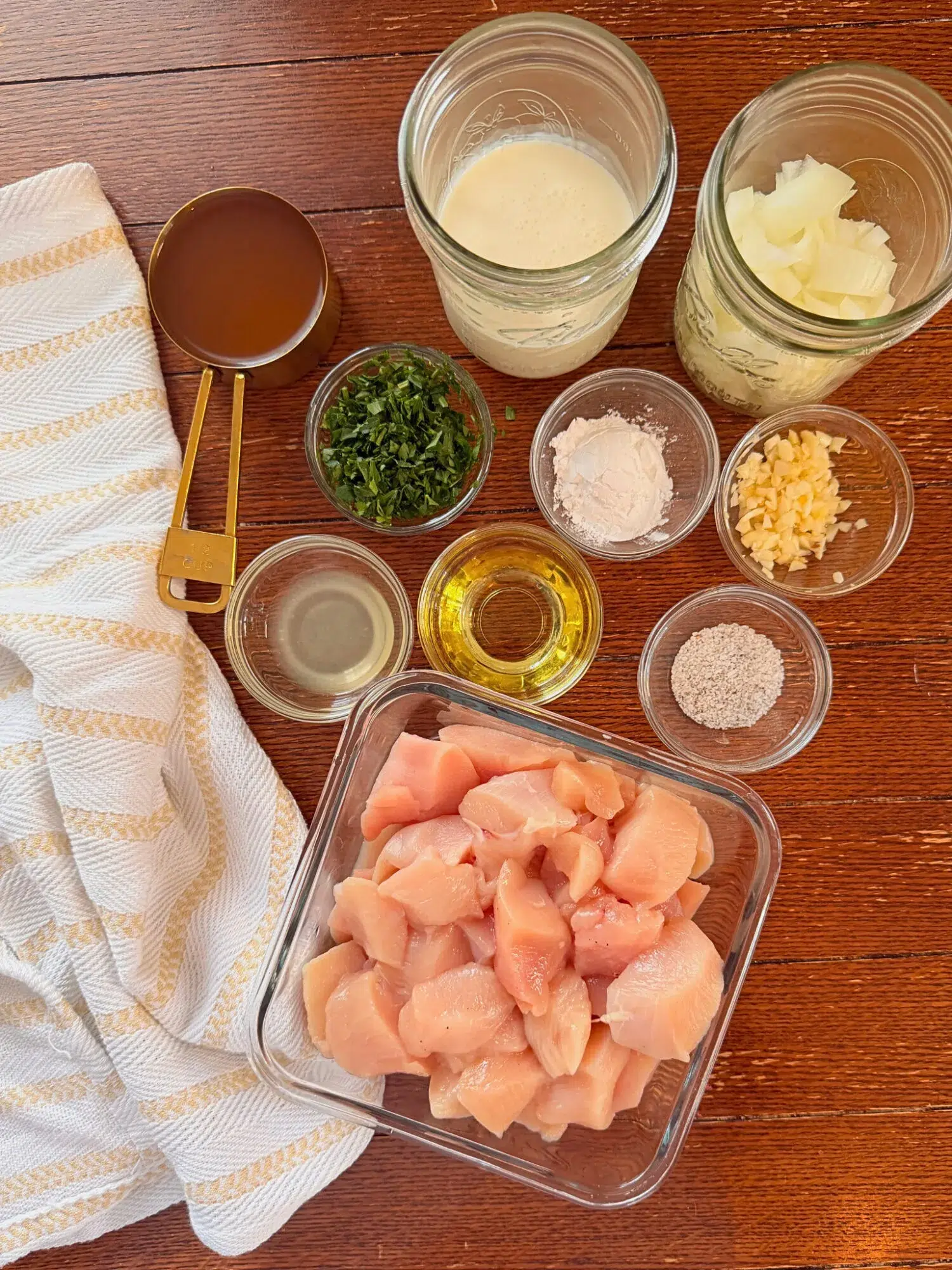 Ingredients for slow cooker creamy garlic chicken.